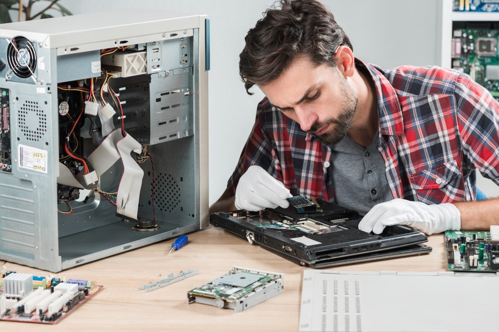 Reliable Laptop and Desktop Repair Services  by Dokeepo